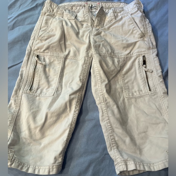 White long shorts with numerous pockets - Picture 1 of 5